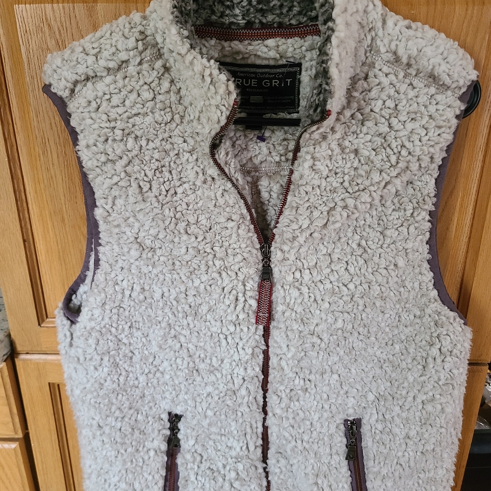 True Grit wool look vest. S. White .